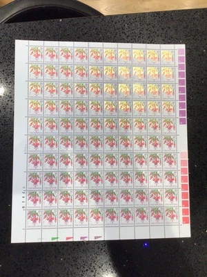 Checoslovaquia - Hoja con 100 sellos como nuevos Foto 1 de 4