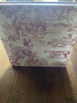 Auténtico DIOR caja vacía 20” x 20” x 3” animal print usado  Foto 1 de 4