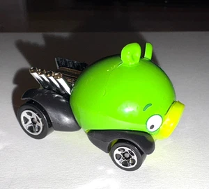 BLOWOUT SALE! Hot Wheels 2012 Angry Birds Minion Pig Lime Green #35/50 - Picture 1 of 2