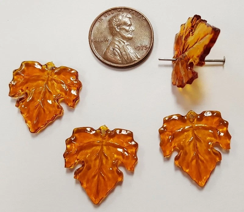 12 VINTAGE MADEIRA TOPAZ MAPLE LEAF 20mm ETCHED ACRYLIC PENDANT BEAD CHARMS N161 - Image 1 of 2