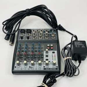 Mezclador Behringer Xenyx 802 Premium de 8 entradas y 2 buses con cable de alimentación cable de bajo ruido - Imagen 1 de 12