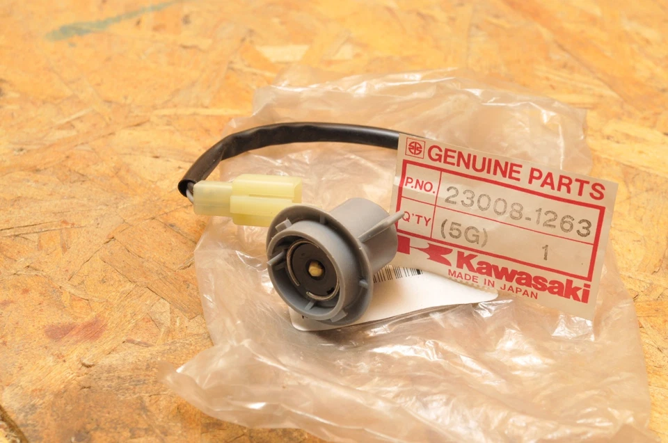 NOS Kawasaki 23008-1263 TURN SIGNAL LAMP LIGHT SOCKET ZX-10 11 NINJA 1988-2001 Foto 1 de 1
