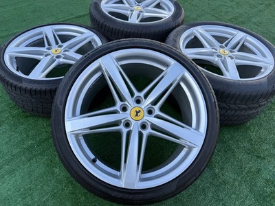 Conjunto de rodas Ferrari F12 original fabricante de equipamento original Pirelli Factory Berlinetta ultra-raro - Imagem 1 de 4