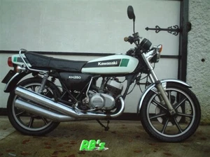 Kawasaki KH250 B4 Triple Decal Set - White Bike - THE BEST - Picture 1 of 1