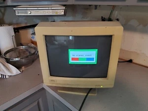 Vintage CTX PL5 CRT 15" Video Gaming Color Monitor - Picture 1 of 2