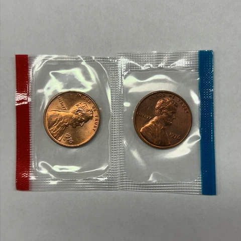 1976 P&D LINCOLN MEMORIAL CENTS from MINT SET in MINT CELLO with FREE SHIPPING Cover