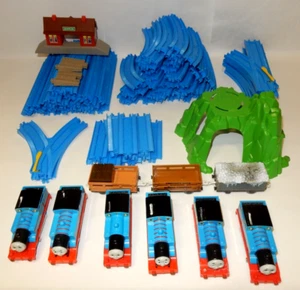 TOMY 106-TEILIGES THOMAS & FREUNDE MOTORISIERTE ZÜGE & GLEISE KONVOLUT, GETESTET & FUNKTIONSFÄHIG - Bild 1 von 23