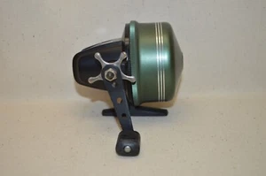 Vintage Johnson Sabra 555 Spincast Fishing Reel - Picture 1 of 5