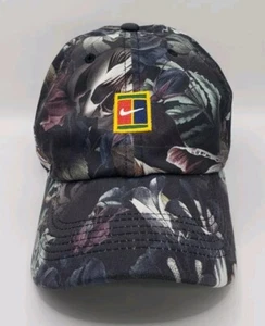 Gorra de tenis Nike Court Aerobill Heritage86 Dri Fit floral ligera con tirantes - Imagen 1 de 14