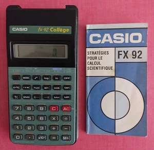 Casio FX-92 Collège Calculatrice Scientifique + Cache + Mode d'emploi . - Photo 1/5