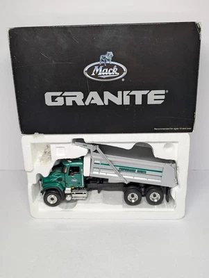 RARO caminhão basculante verde carga cascalho granito Mack escala 1/34 primeira engrenagem modelo novo na caixa - Imagem 1 de 4
