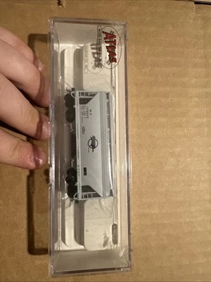Atlas N Scale 2-Bay Centerflow Hopper Car Eric Lackawanna Road # 21367 - Image 1 of 2