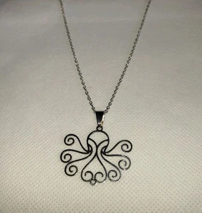 Octopus Necklace Silver Stainless Steel Lovely Reversable Jewellery 50cm Chain - Picture 1 of 5