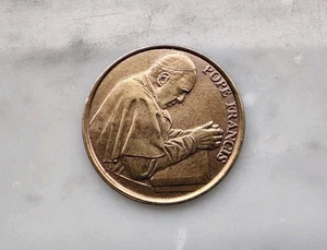 Catholic POPE FRANCIS at Prayer Medal Religious Papal Conclave Token Medallion - Picture 1 of 6