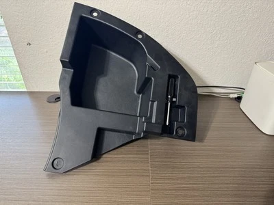 Caja compartimento almacenamiento piso Lexus NX, piso cubierta izquierda (64997-78011) 2015-2021 Foto 1 de 4