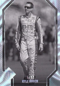 PRESSEAUSWEIS 2012 TOTAL MEMORABILIA KYLE BUSCH #6 5/99 SCHWARZ & WEISS PARALLEL KARTE - Bild 1 von 2