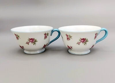 De colección ~ Noritake "M" ~ 2- Tazas de té florales ~ Rosas rosas con adornos azules ~ Japón ~ Foto 1 de 4