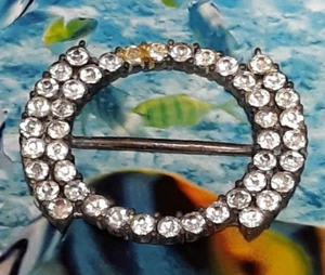 Antico portafibbia/sciarpa design cerchio strass trasparenti tono argento art deco - Foto 1 di 5