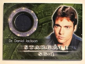 STARGATE SG-1 : MICHAEL SHANKS as DR. DANIEL JACKSON COSTUME CARD RITTENHOUSE C2 - Picture 1 of 2