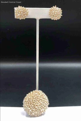 Pendientes de oro de 13,66K probados con racimo de perlas de arroz incluye un broche Foto 1 de 4