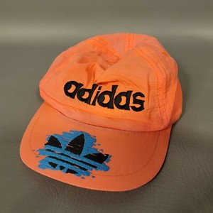 Gorra de pádel Adidas en color Rojo Anaranjado - ¡Protégete del sol!