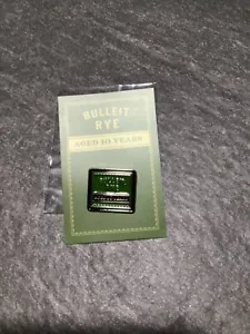 Prendedor de solapa Bulleit Rye envejecido 10 años en forma de rectángulo nuevo - Imagen 1 de 3