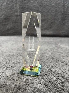 Crystal 3D engraved Malaysia Petronas Twin Towers Paperweight 11cm Tall - Picture 1 of 8