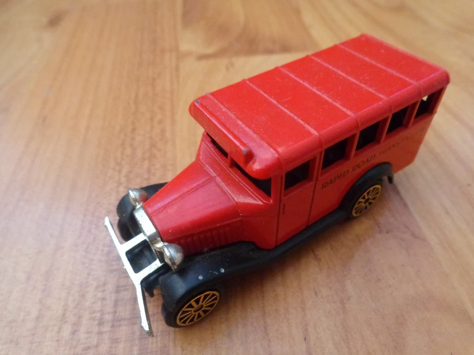 Corgi Classics Bedford Bus Rapid Straße Transit Rot Druckguss Modell - Bild 1 von 1