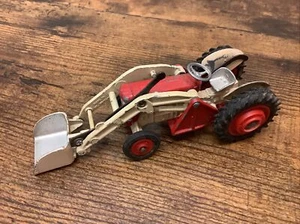 Vintage Corgi Toys No. 53 - Massey Ferguson 65 Tractor with shovel - Picture 1 of 9