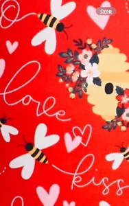 BACI D'AMORE ALVEARE CALABRONE SAN VALENTINO TESSUTO COTONE FQ 1/2 YD SPEDIZIONE GRATUITA - Foto 1 di 8