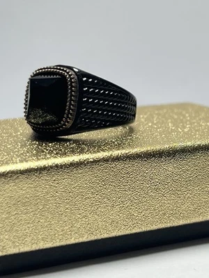 Joyería Anillo Hombre Color Negro Vidrio Piedra Moda Elegante Uso Diario Regalo Foto 1 de 4