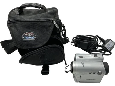 Sharp Viewcam Z Digital Camcorder 500x Zoom with Tamrac Bag and Charger 2205 - Image 1 of 4