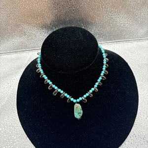 Collana girocollo con perline con ciondolo turchese - Foto 1 di 7
