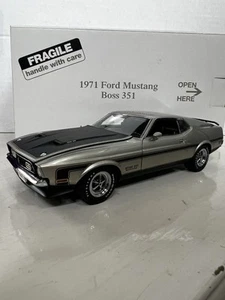 Danbury Mint 1971 Ford Mustang Boss 351 1:24 Diecast Model Car - Picture 1 of 10