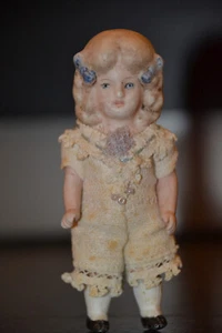 Muñeca bisquit pequeña, siglo XIX. H: 10,3 cm, ancho 4,0 cm - Imagen 1 de 3