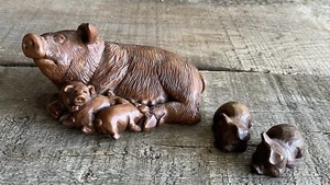 Vtg Red Mill Mfg Pig Sculpture Hog Figurine Pecan Shell Resin Handcrafted USA - Picture 1 of 12