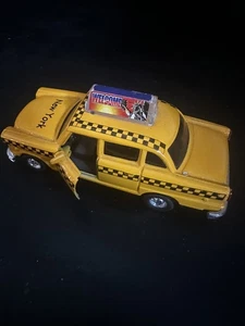 New York City Pull Back Druckguss kariertes NYC Taxi mit öffnenden Türen Spielzeug - Bild 1 von 9