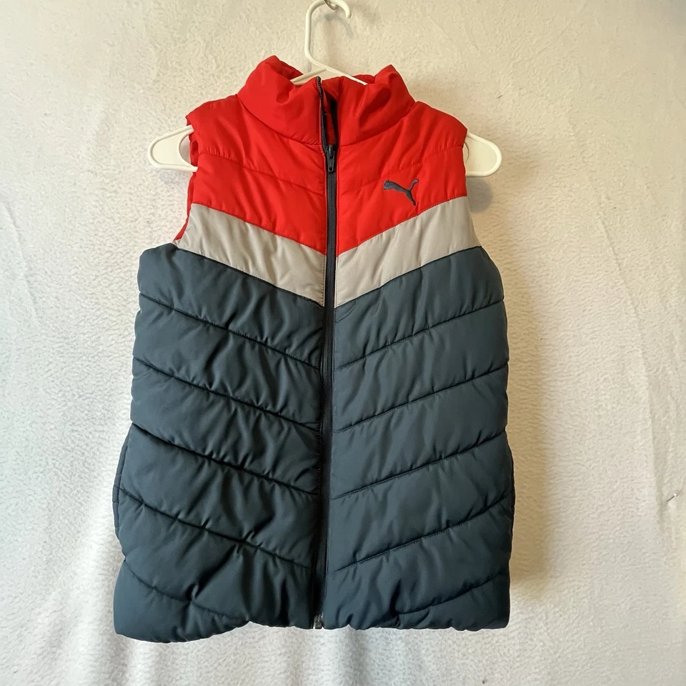 Chaleco Puma Puffer Jóvenes Niños Talla Mediana 10-12 Azul y Rojo Usado en Excelente Condición Niñas o Niños Foto 1 de 4
