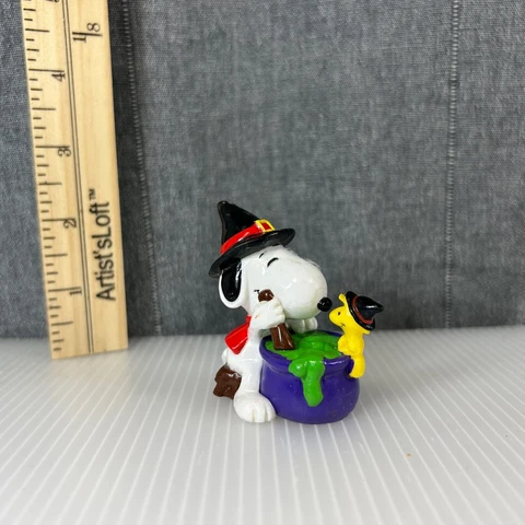 Peanuts Halloween Witch Snoopy And Woodstock PVC Figure Cake Topper Cover