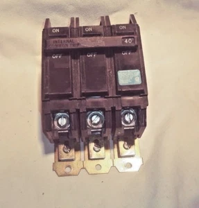 INTERRUTTORE GENERALE ELETTRICO THHQC, 3 POLI, 40 AMP, 240 VOLT - Foto 1 di 3