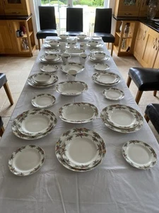 Royal Doulton. Autumn Fruits. 1991 bone china service. - Picture 1 of 7