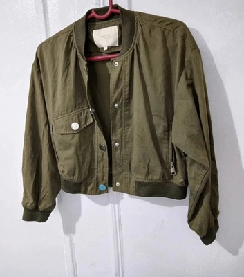 Chaqueta de bombardero corta para mujer Maje de diseñador francés mediana (38) verde militar Foto 1 de 4