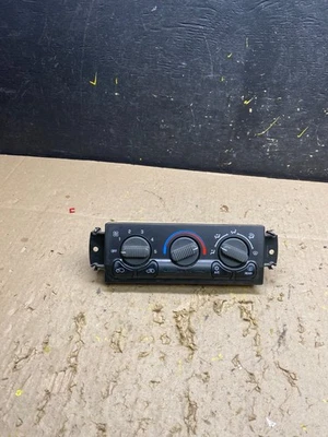 Chevrolet Silverado 1999 a 2002 módulo de control de climatización de calefacción U5843 DG Foto 1 de 4