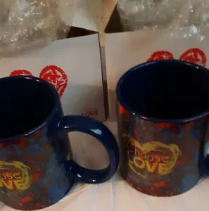 Penzeys Choose Love Mugs Vote 2020 Juego de 2 nuevas en caja - Imagen 1 de 7
