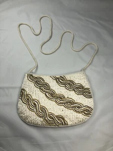 Vintage La Regale Clutch Handtasche weiß elfenbein gold schwarz Perlen geflochten Kettenmuster - Bild 1 von 6