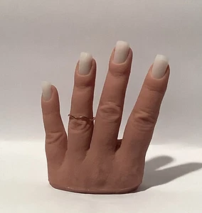 Practice Hand Nails, Mezza Mano Finta 4 - Normal Latina - Foto 1 di 1
