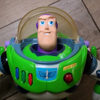 Figura de acción Toy Story Buzz Lightyear Ultimate Talking de colección primera edición 1995 Foto 1 de 4