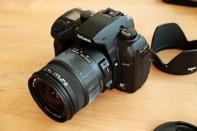 Sigma SD 15 mit Foveon Sensor + 2 Objektive - Bild 1 von 4