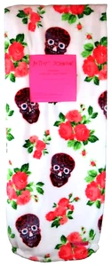 Calaveras/rosas de azúcar de felpa ultra suave Betsey Johnson 50 x 70 multicolor nuevas con etiquetas - Imagen 1 de 4