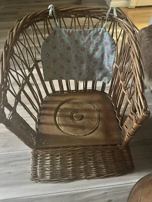 Antigua silla victoriana de mimbre para ir al baño niños niños viejos vintage de ratán Foto 1 de 3